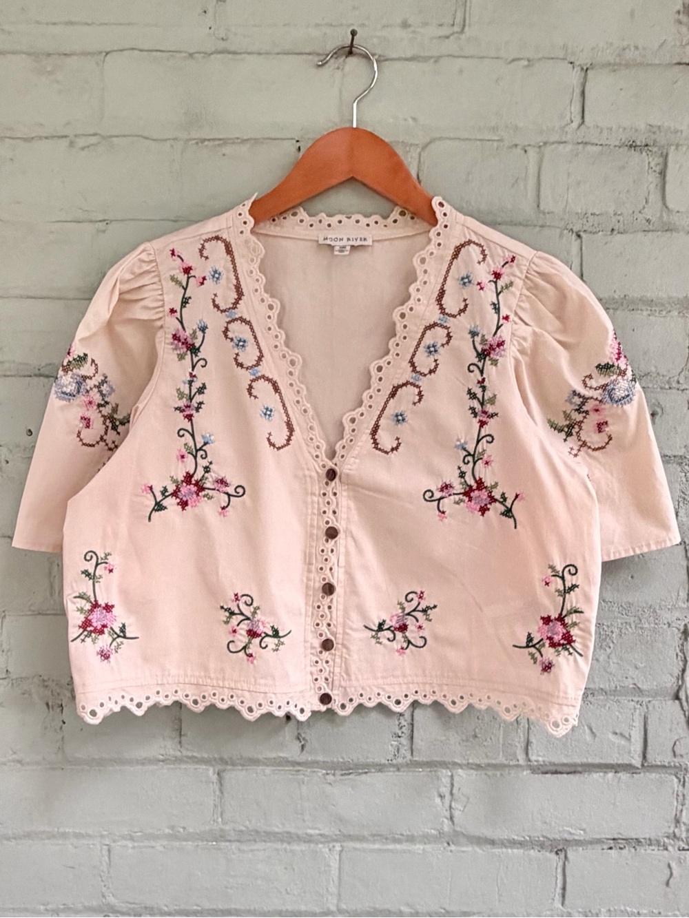 Embroidered Floral Short Sleeve Blouse in Light Beige Like New
